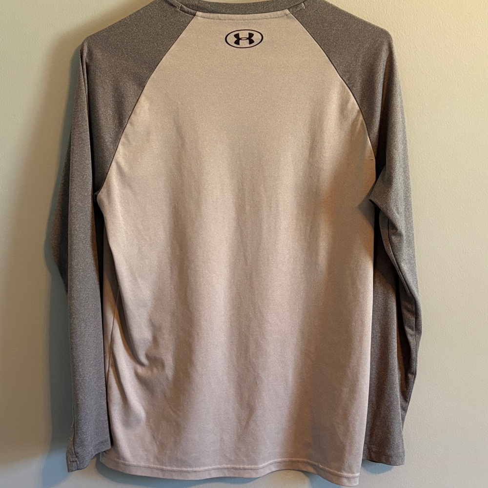 🍂3 for $15🍂Under Armour Men’s Long Sleeve Loose Fit Performance Shirt Light Gray - Picture 4 of 6